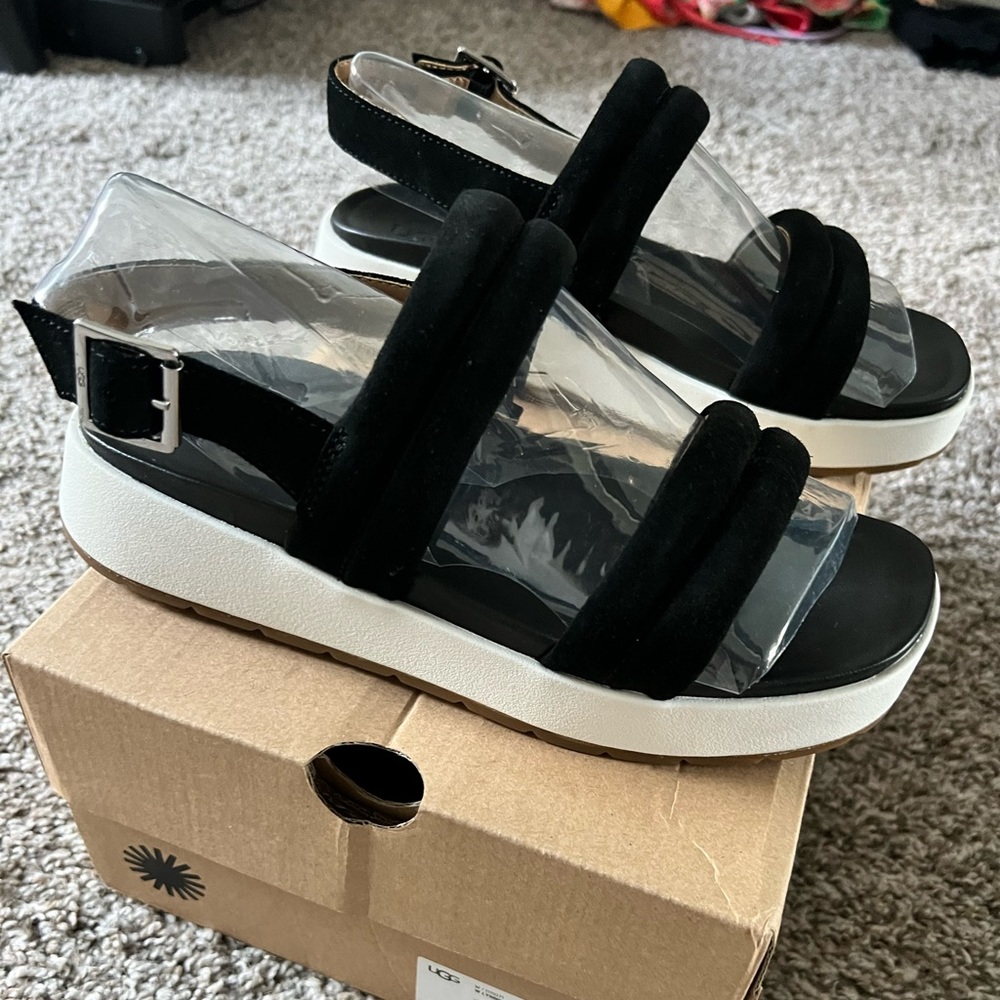 Ugg Sandals Lynnden